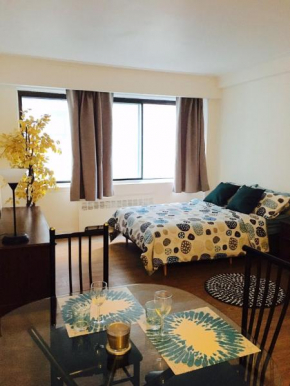 Stylish Montreal Apartment: Comfortable Stay in the Golden Square Mile